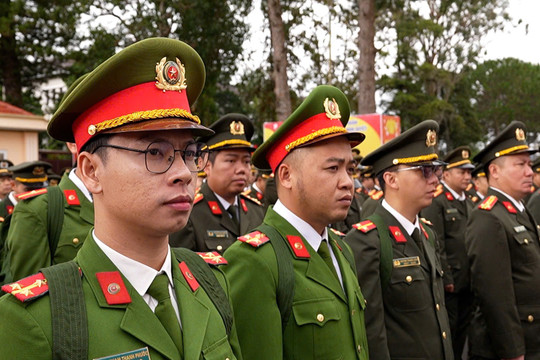 Về gần dân để hiểu dân, giúp dân nhiều hơn