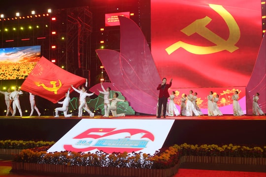 Ca sĩ Võ Hạ Trâm, Đức Tuấn biểu diễn tại chương trình nghệ thuật “Niềm tin và khát vọng”