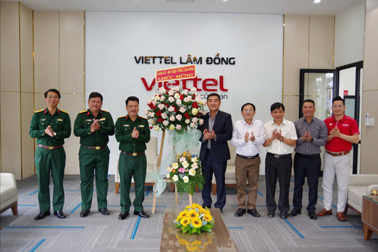 Chỉ huy trưởng Bộ CHQS tỉnh chúc mừng Ngày Doanh nhân Việt Nam