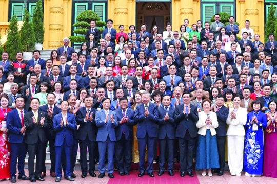 Sải cánh tung bay giữa bầu trời tự do