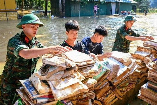 Sẻ chia với đồng bào vùng lũ lụt