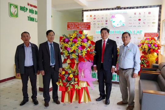 MTTQ tỉnh chúc mừng Hiệp hội Hoa Đà Lạt nhân Ngày Doanh nhân Việt Nam