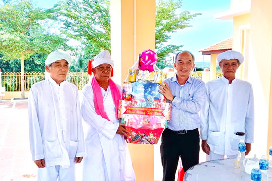 MTTQ Lâm Đồng chúc Tết Katê đồng bào Chăm Bàlamôn
