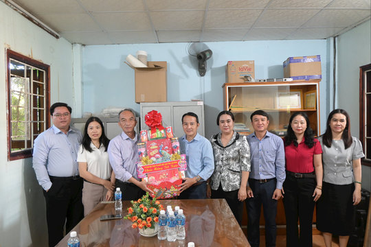 Thăm hỏi, chúc Tết Katê đồng bào Chăm theo đạo Bàlamôn