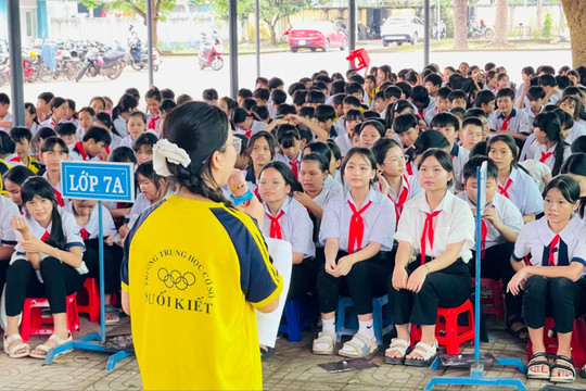 Khi học sinh vùng cao trở thành tuyên truyền viên