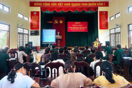 Bồi dưỡng kiến thức dân tộc tại xã biên giới Quảng Trực