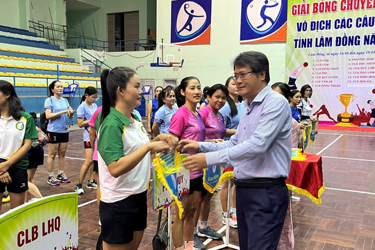 Khai mạc giải bóng chuyền hơi nữ vô địch các CLB tỉnh Lâm Đồng năm 2025