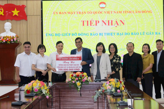 Agribank Lâm Đồng ủng hộ 200 triệu đồng giúp đồng bào vùng bão lũ
