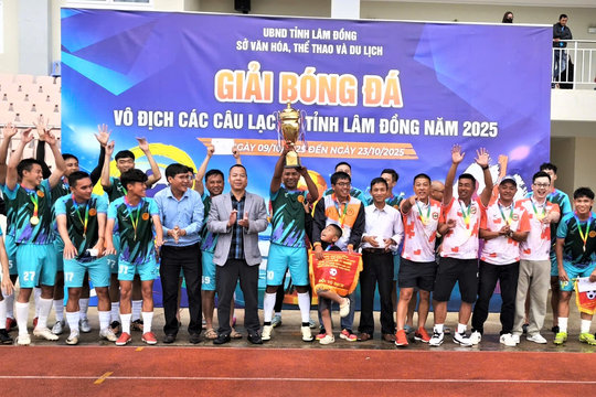 CLB Đại Phát đăng quang Giải bóng đá 11 người Lâm Đồng năm 2025