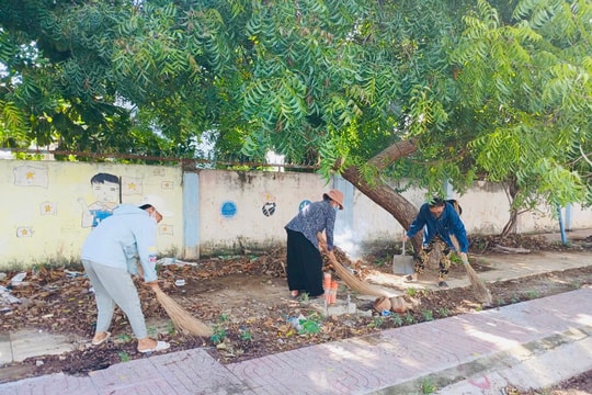 Ðồng bào Chăm Bàlamôn tham gia bảo vệ môi trường