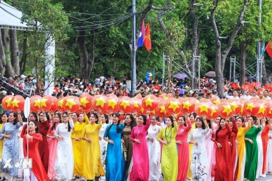 Phụ nữ Việt Nam từ truyền thống anh hùng đến khát vọng cống hiến
