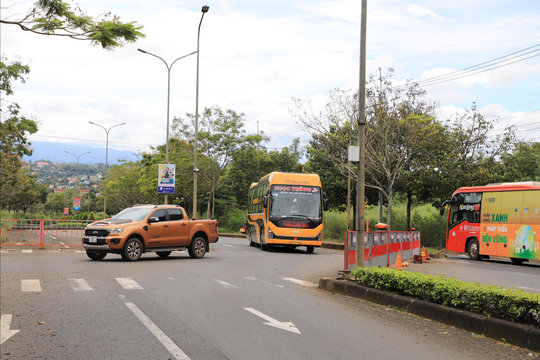 Đường hỏng thành điểm tiềm ẩn tai nạn giao thông