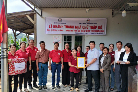 Bàn giao 2 nhà Chữ thập đỏ tại xã Bảo Lâm 3
