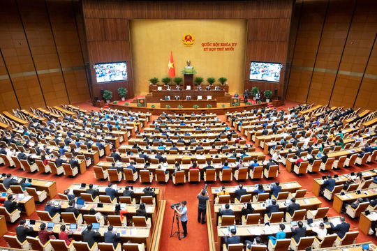 Phó Trưởng đoàn chuyên trách Đoàn ĐBQH Lâm Đồng Nguyễn Hữu Thông góp ý dự thảo Luật Viên chức