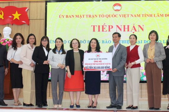 Hội Chữ thập đỏ Lâm Đồng trao hơn 260 triệu đồng giúp đồng bào vùng bão lũ