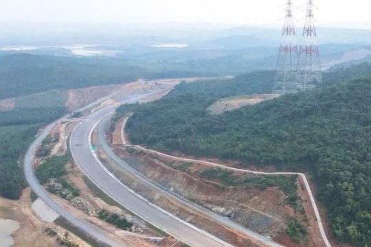 Đột phá phát triển hạ tầng giao thông đồng bộ, hiện đại