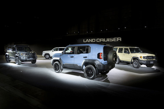 Toyota Land Cruiser FJ: Bé hạt tiêu mang 'ruột' Fortuner