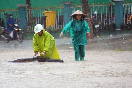 Dự báo thời tiết ngày 23/10: Miền Trung cao điểm mưa to, nguy cơ lũ lớn