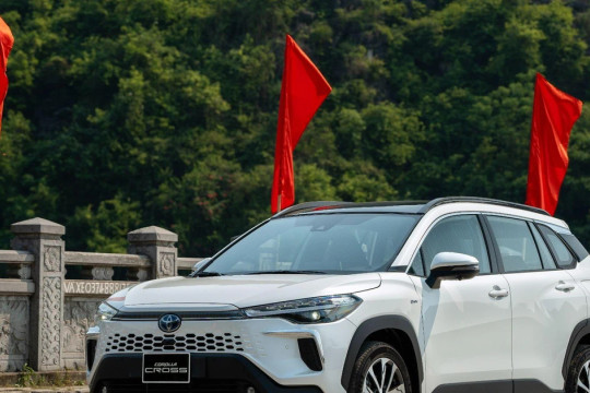 Toyota tung ưu đãi “khủng”, thúc đẩy thị trường xe Hybrid bứt tốc dịp cuối năm