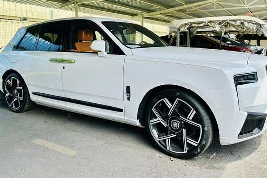 Đánh giá Rolls-Royce Cullinan Black Badge 2025 tại Việt Nam
