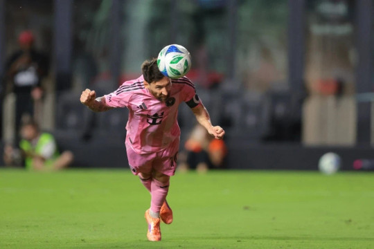 Messi 38 tuổi lập hat-trick, Inter Miami thắng 5-2