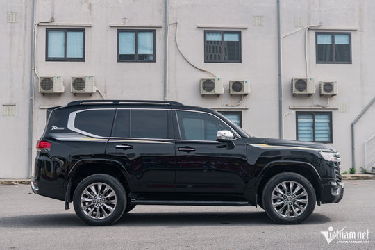 Toyota Land Cruiser PHEV: Bước tiến điện hóa đáng chờ