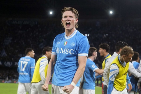 Napoli thắng Inter 3-1: McTominay kể sự cố ánh đèn