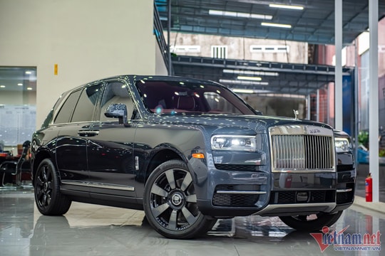 Dreame SUV nguyên mẫu: Lấy cảm hứng Cullinan, bỏ cột B