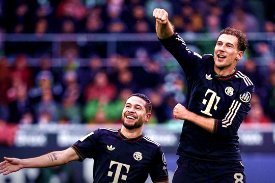 Bayern Munich 3-0 Gladbach: Lennart Karl 17 tuổi chốt hạ