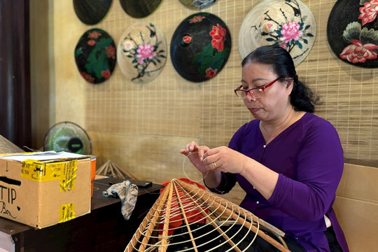 Grace in Every Lotus Leaf: The Art of Hue’s Lotus Leaf Conical Hat