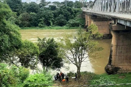 Tìm thấy thi thể nữ sinh nghi nhảy cầu Sêrêpốk