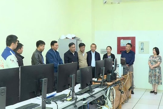 Chủ tịch UBND tỉnh Lâm Đồng Hồ Văn Mười thăm doanh nghiệp tại phường Xuân Trường - Đà Lạt