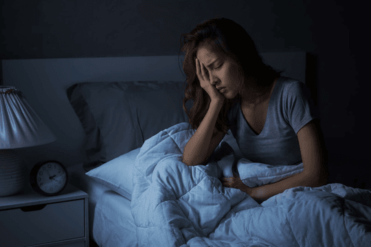 Chuyên gia chia sẻ mẹo ngủ lại khi tỉnh giấc lúc gần sáng