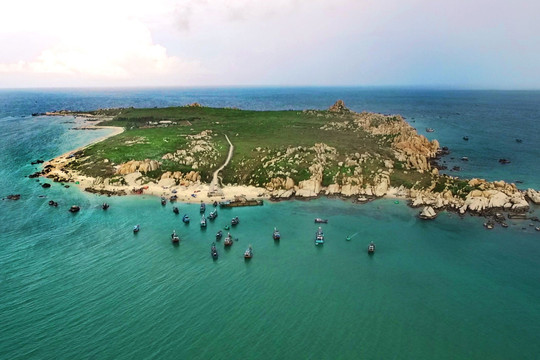 Cu Lao Cau – A Pristine Gem Amidst the Blue Sea