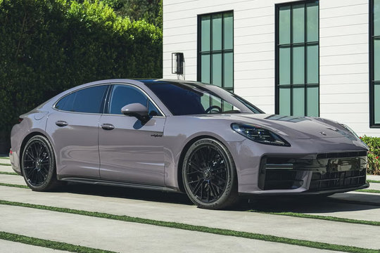 Porsche điều chỉnh chiến lược EV sau khi lợi nhuận giảm 99%