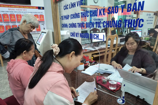 Hiệu quả bộ máy phải đi đôi với thái độ phục vụ Nhân dân