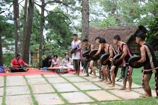 Nghề truyền thống giữa ngã ba thời đại