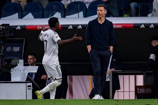 Real 2-1 Barca: phản ứng phút 72 và bài học Vinicius