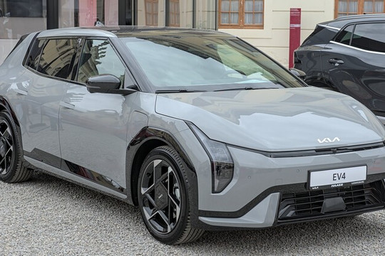 KIA EV4: Đánh giá nhanh và chiến dịch Petrol Scent mới