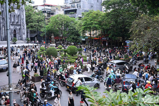 Nhà thờ Lớn Hà Nội: Trải nghiệm mùa thu độc đáo giữa phố cổ