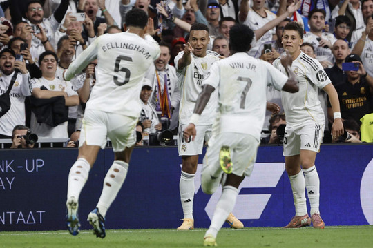Real Madrid 2-1 Barcelona: Alonso bóp nghẹt El Clasico