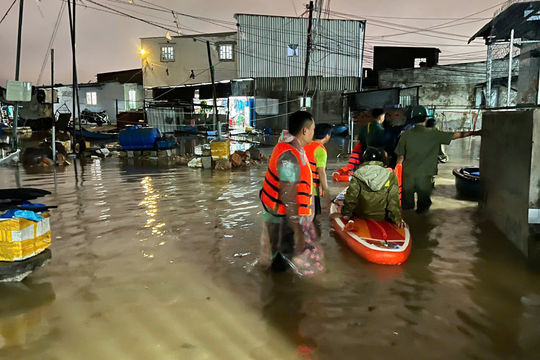 Lâm Đồng khẩn trương ứng phó với mưa lũ, ngập lụt