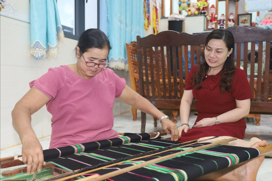 Người giữ hồn thổ cẩm giữa đời thường