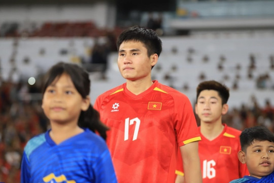 Phi Hoàng nổ súng, gửi thông điệp tới HLV Kim Sang Sik
