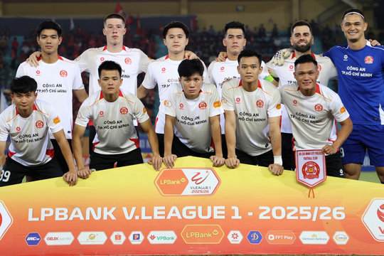 Thua CAHN 10 người, CLB TP.HCM lỡ cơ hội áp sát ngôi đầu