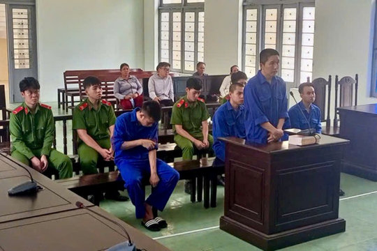 “Nhốt” nhân viên massage, 5 đối tượng lãnh án
