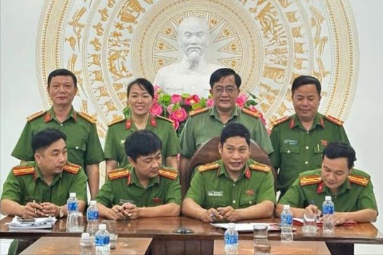 Công an 7 phường, xã cùng ký kết giao ước thi đua