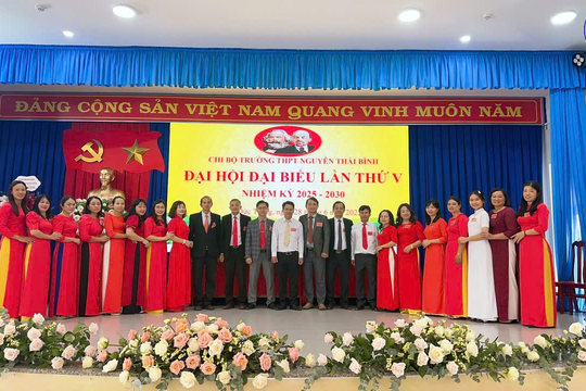 Chi bộ Trường THPT Nguyễn Thái Bình 20 năm hoàn thành nhiệm vụ trồng người