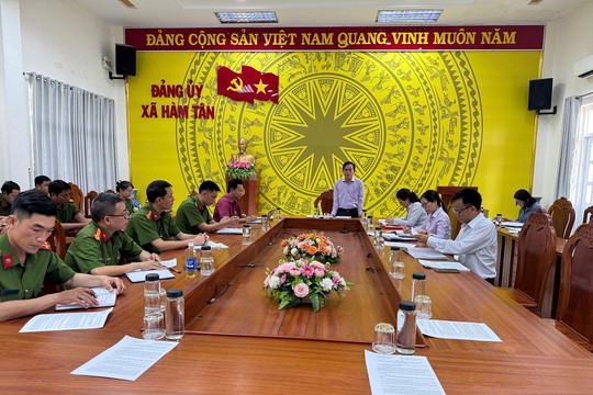 Đảng ủy xã Hàm Tân làm việc với Công an xã về triển khai mô hình chính quyền hai cấp và công tác bảo đảm ANTT dịp Lễ Quốc khánh 2/9
