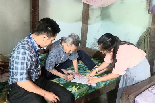 Cát Tiên 3 hỗ trợ người dân yếu thế giải quyết thủ tục hành chính